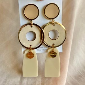 BEAUTIFUL DANGLING EARRINGS